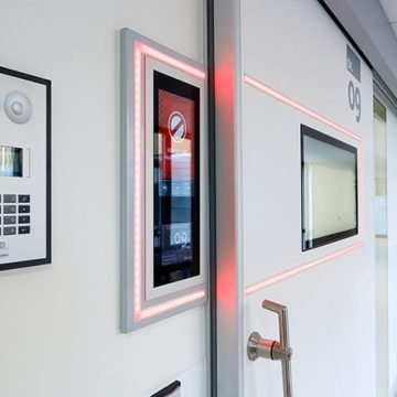 Metaflex medical doors